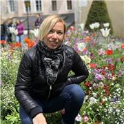 Sophrologue diplômée, j'accompagne des élèves à mieux gérer leur stress et leurs émotions. J'aide également des adolescents en décrochage scolaire à retrouver confiance en eux et à retourner à l'école.
Je travaille également avec les demandeurs d'emploi o